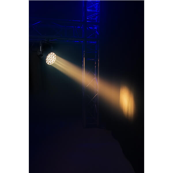 Professional LED stage lighting unit BEAMZPRO BAC550Z with 19x 15W RGBW IR features, showcasing its aluminum design and zoom capabilities.