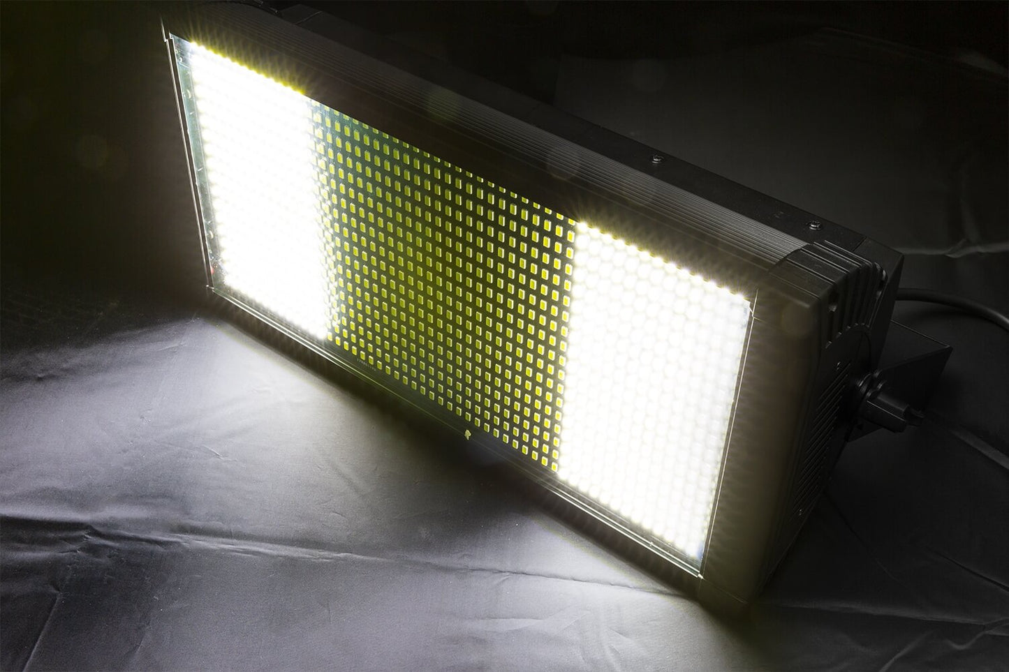 Beamz BS1000 Cool White LED Strobe - Image of a cool white LED strobe light product