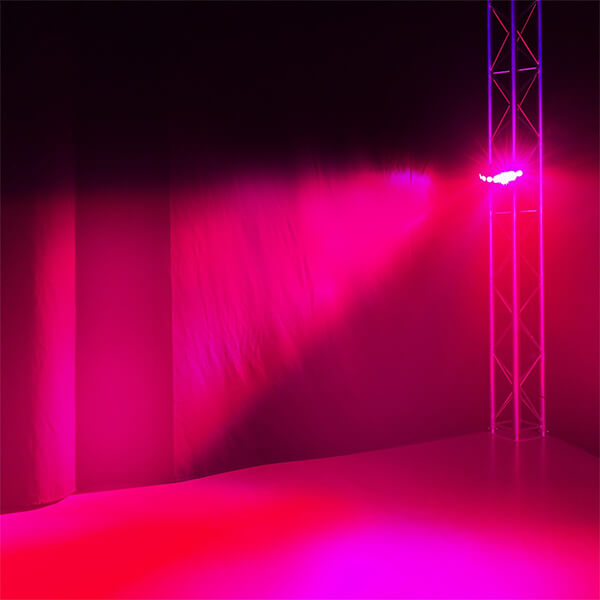 BEAMZ FINGERS7 PARTY EFFECT 7x8W 4-in-1 LED RGBW Lighting Fixture showcasing vibrant lighting effects.