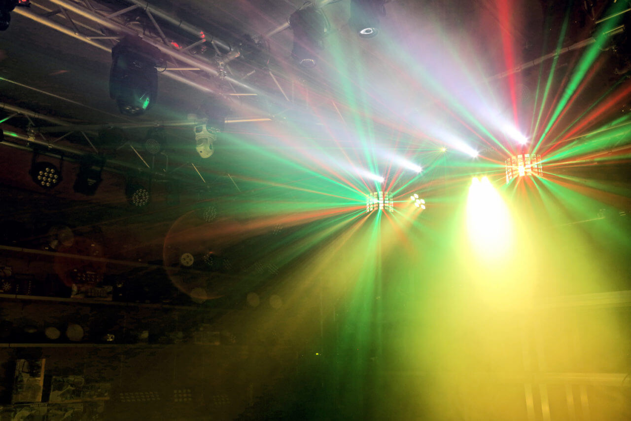 Beamz LED SHOWBAR with 2 PARs, Butterflies, RG Laser, White Strobe - Image showcasing the product features.