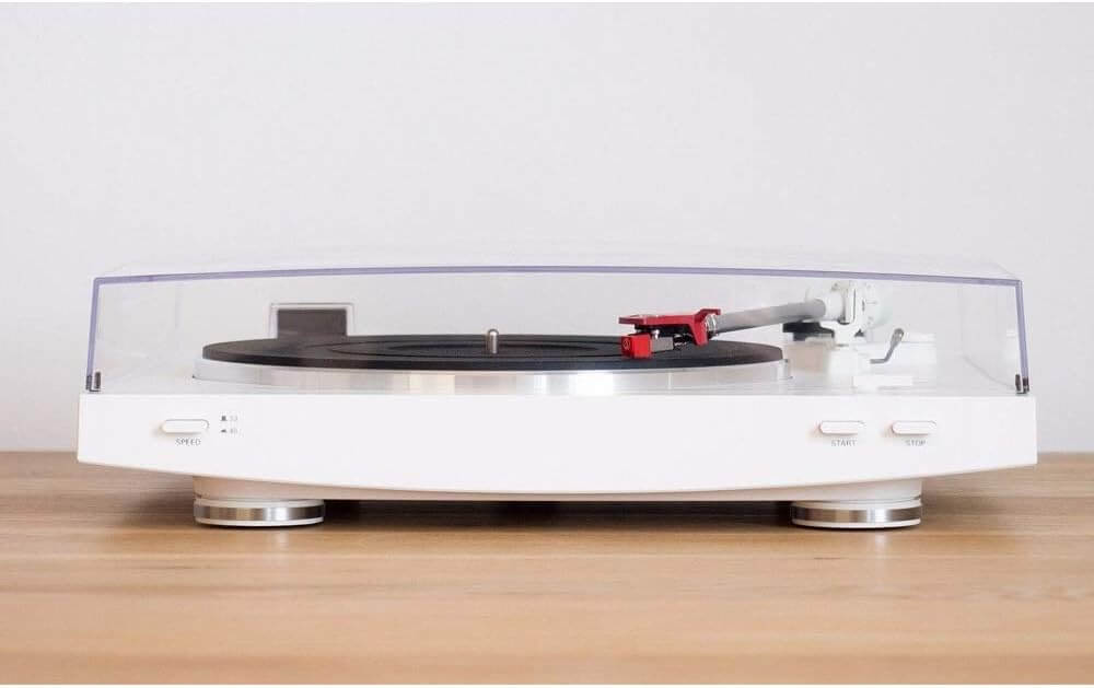 Audio-Technica AT-LP3WH advanced fully automatic belt-drive stereo turntable in white color.