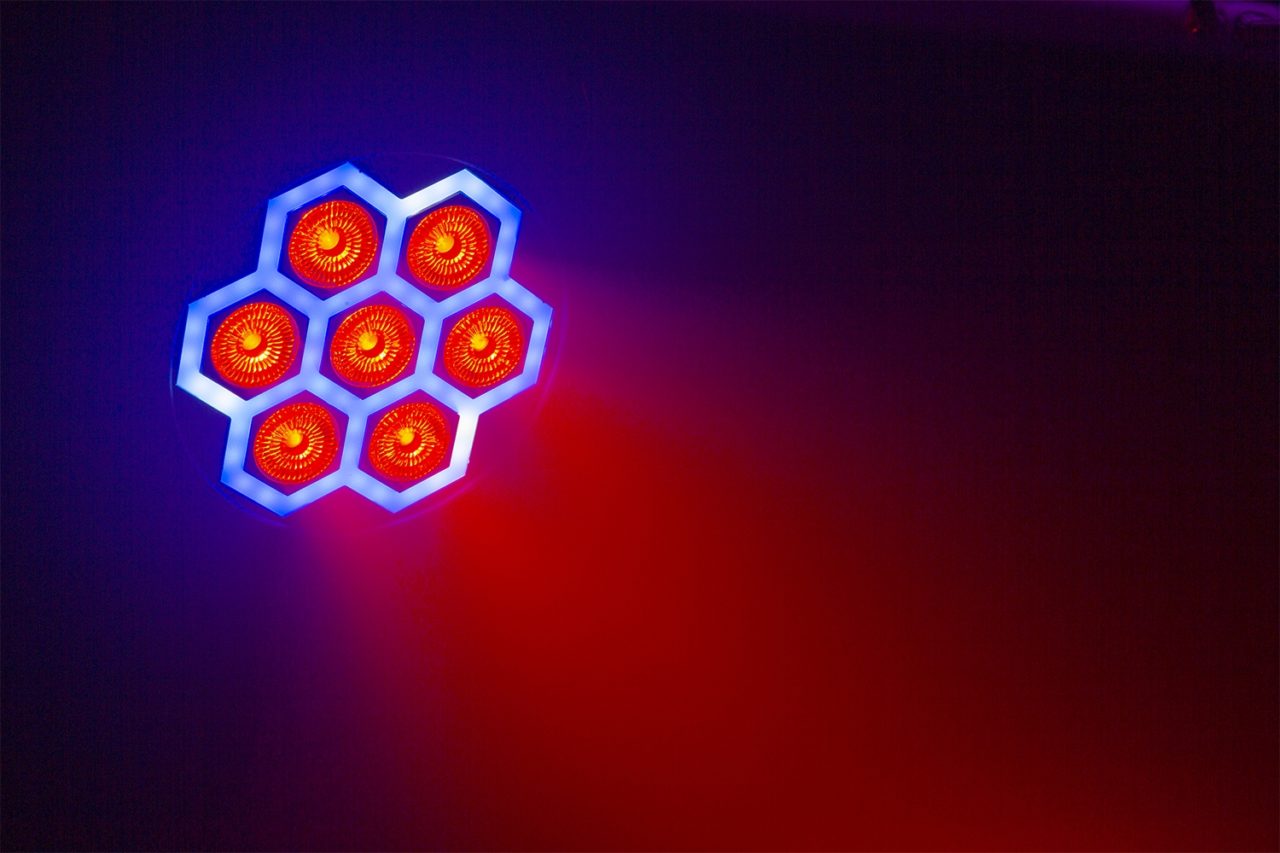 Effects view of the BT420 Lightweight Par 7x 10W + SMD Combi Effect with RGBW color mixing and dynamic backlighting by beamZ 2.