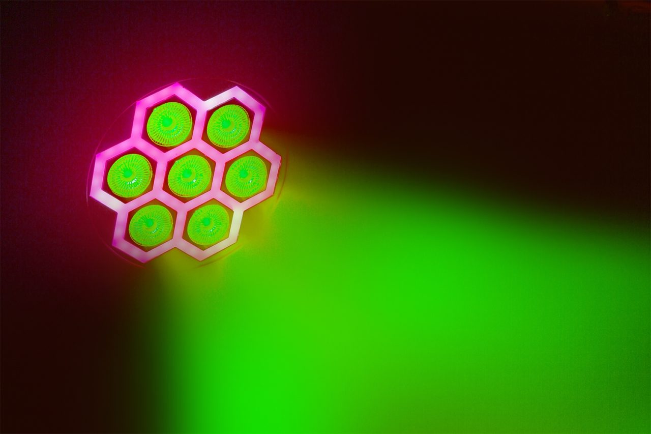Effects view of the BT420 Lightweight Par 7x 10W + SMD Combi Effect with RGBW color mixing and dynamic backlighting by beamZ 3.
