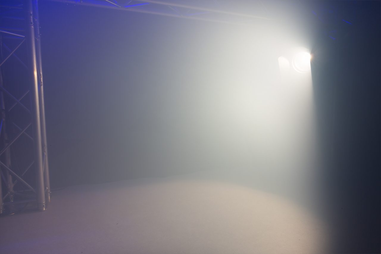 Effects view of the BTF300Z Fresnel Zoom 300W LED White 3200K, compact and versatile stage lighting solution by beamZ Pro 2.