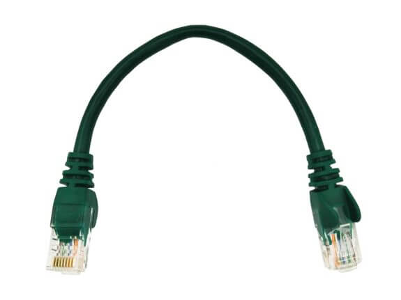 Linkbasic 22cm UTP Cat5e Flylead in green color, suitable for networking connections.