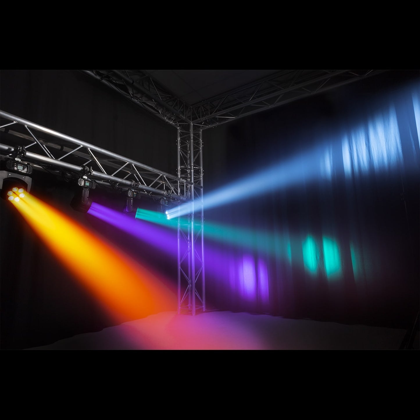Effect view of the Fuze610Z LED Wash Moving Head with Zoom - 6x 10W RGBW LEDs, motorized zoom, DMX control, compact design 5.