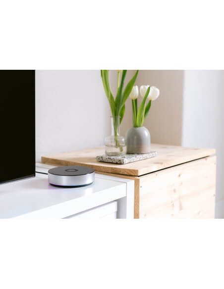 Homey Smart Home Hub featuring multi-protocol connectivity including Wi-Fi, Zigbee, Z-Wave Plus, and Bluetooth.