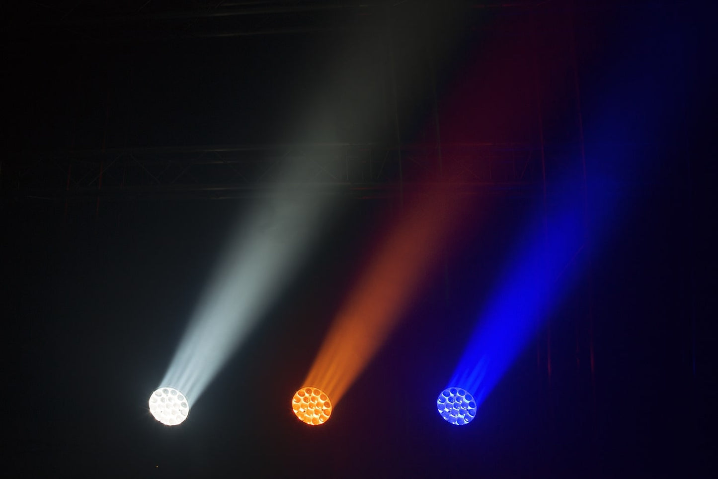 Effects view of the MHL1915 LED Zoom Moving Head set with 19x 15W RGBW LEDs, DMX control, and flightcase for transport 3.