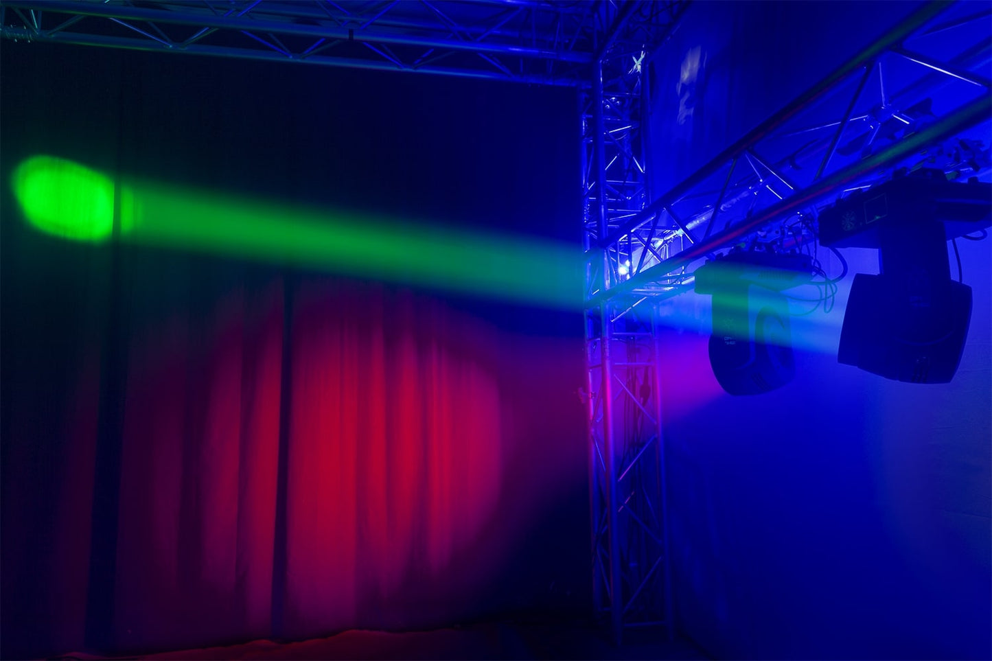 Third application view of the MHL740 LED Wash Moving Head with Zoom in rugged flightcase, featuring 7x 40W RGBW LEDs.