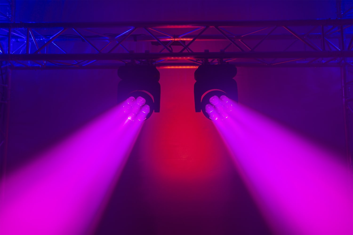 Second application view of the MHL740 LED Wash Moving Head with Zoom, featuring 7x 40W RGBW LEDs.