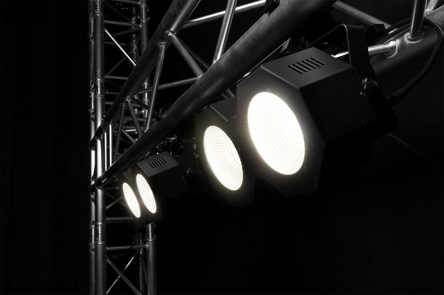Effects view of the beamZ SB200 Stage Blinder featuring 2x 50W COB LEDs with DMX control 3.