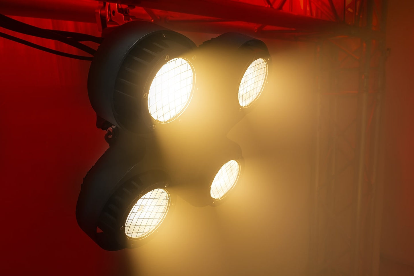 Effects view of the beamZ Pro SB400IP Stage Blinder featuring 4x 100W COB LEDs with IP65 rating and DMX/RDM control 2.