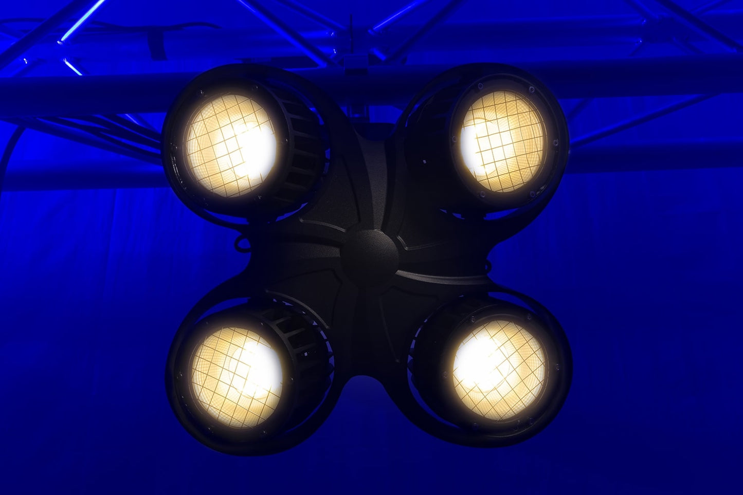 Effects view of the beamZ Pro SB400IP Stage Blinder featuring 4x 100W COB LEDs with IP65 rating and DMX/RDM control 3.