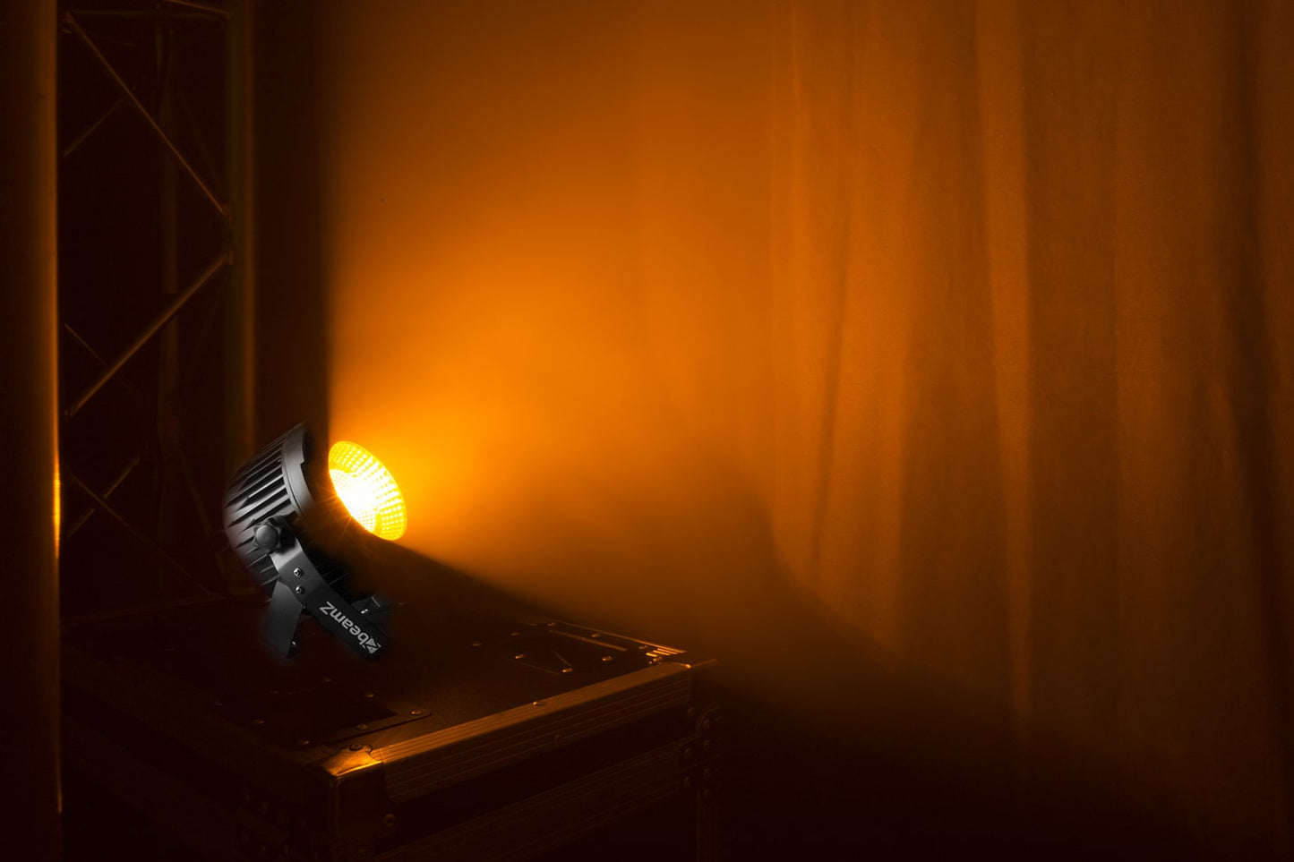 Effects view of the beamZ COB50 PAR Light with 50W COB LED, DMX control, and full spectrum lighting 1.
