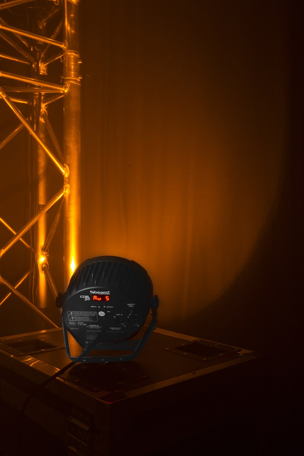Effects view of the beamZ COB50 PAR Light with 50W COB LED, DMX control, and full spectrum lighting 2.