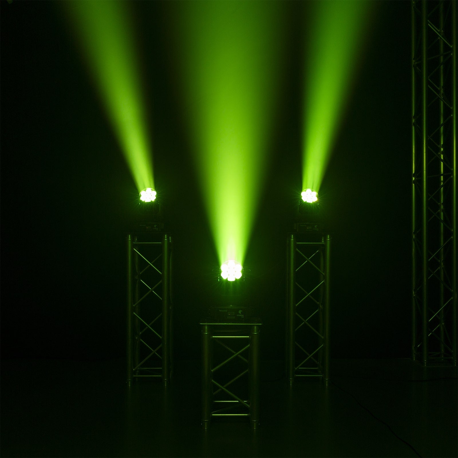 Effects view of the beamZ Cobra 720 LED Wash Moving Head with Zoom featuring vibrant color mixing and electronic zoom 1.