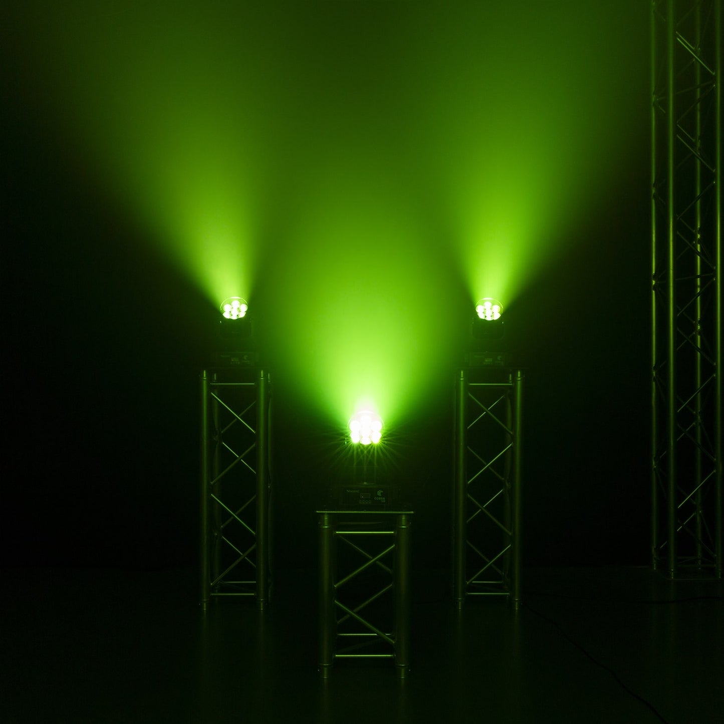 Effects view of the beamZ Cobra 720 LED Wash Moving Head with Zoom featuring vibrant color mixing and electronic zoom 2.