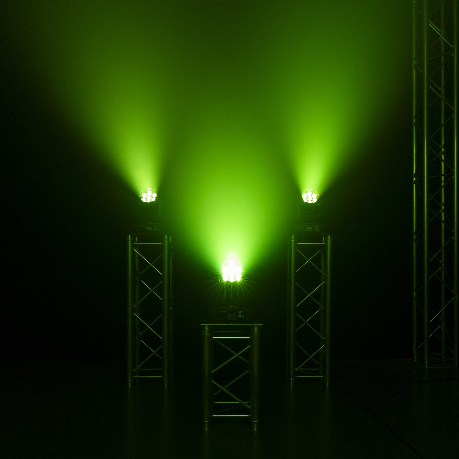 Effects view of the beamZ Cobra 720 LED Wash Moving Head with Zoom featuring vibrant color mixing and electronic zoom 2.