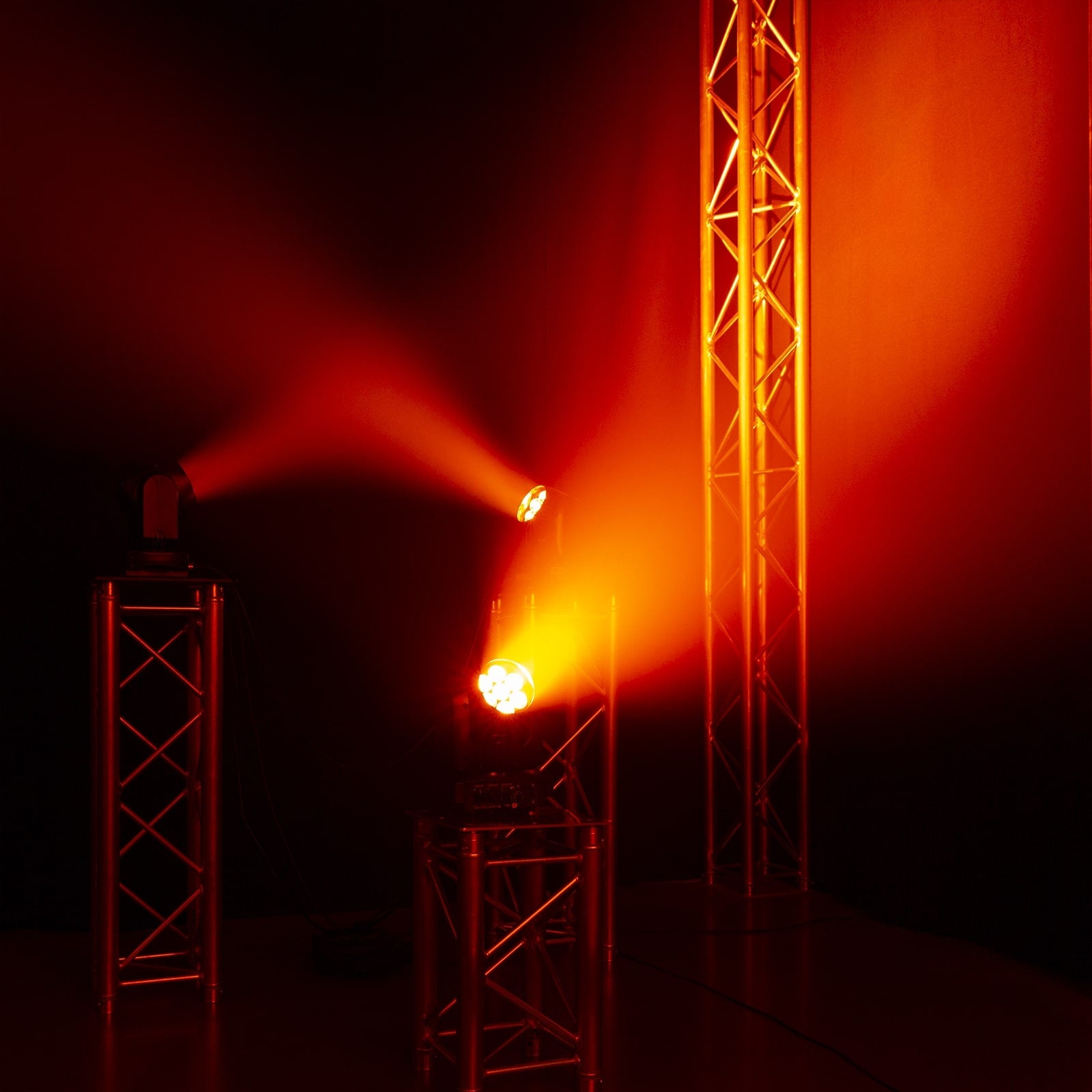 Effects view of the beamZ Cobra 720 LED Wash Moving Head with Zoom featuring vibrant color mixing and electronic zoom 3.