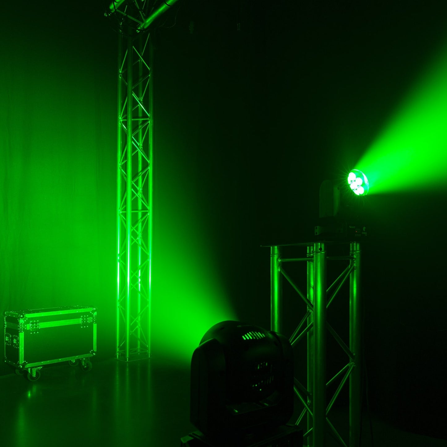 Effects view of the beamZ Cobra 720 LED Wash Moving Head with Zoom featuring vibrant color mixing and electronic zoom 5.