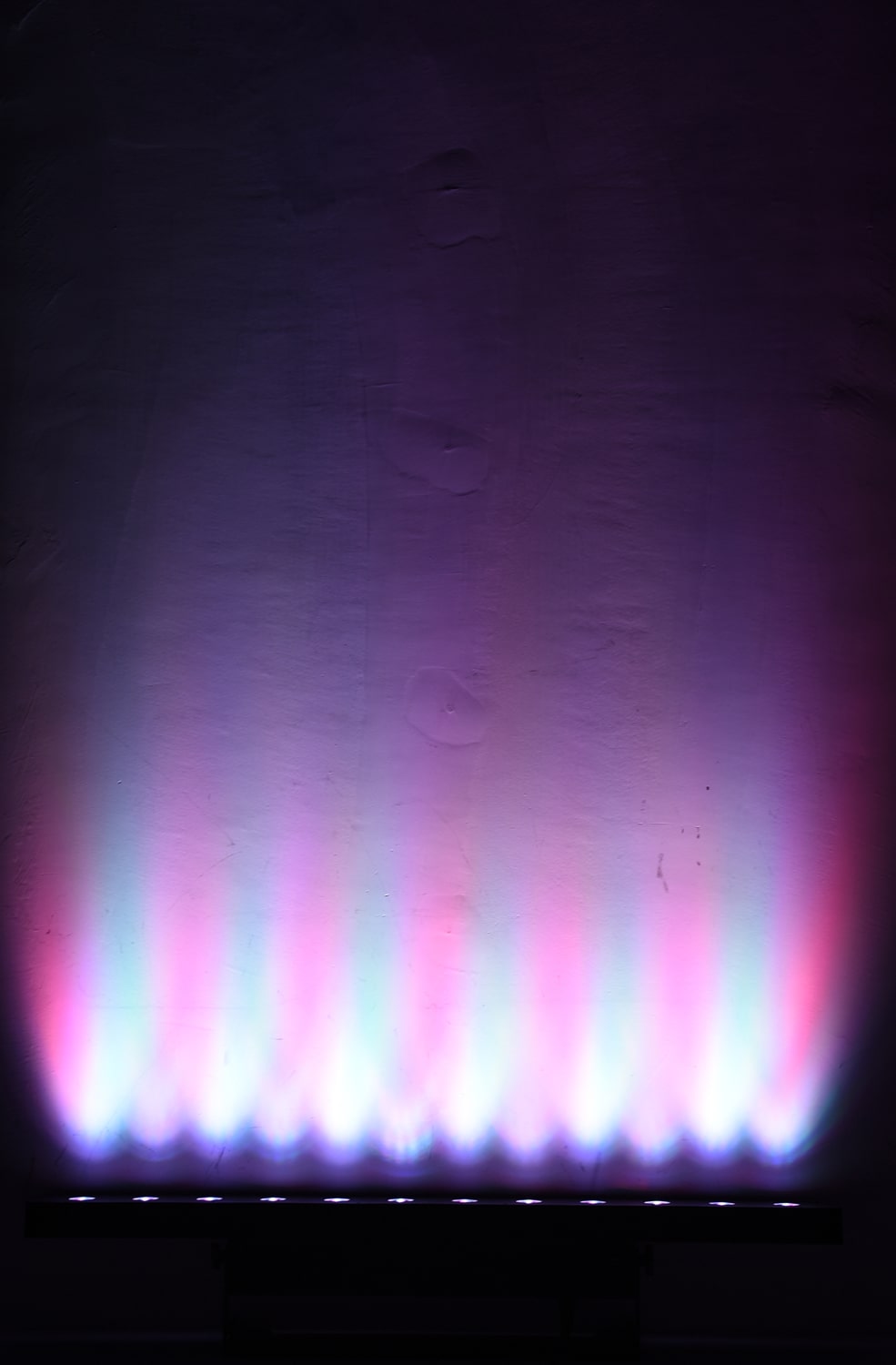 Effects view of the beamZ LCB140 LED Bar with 12x 6W 4-in-1 LEDs and RGBW color mixing 3.