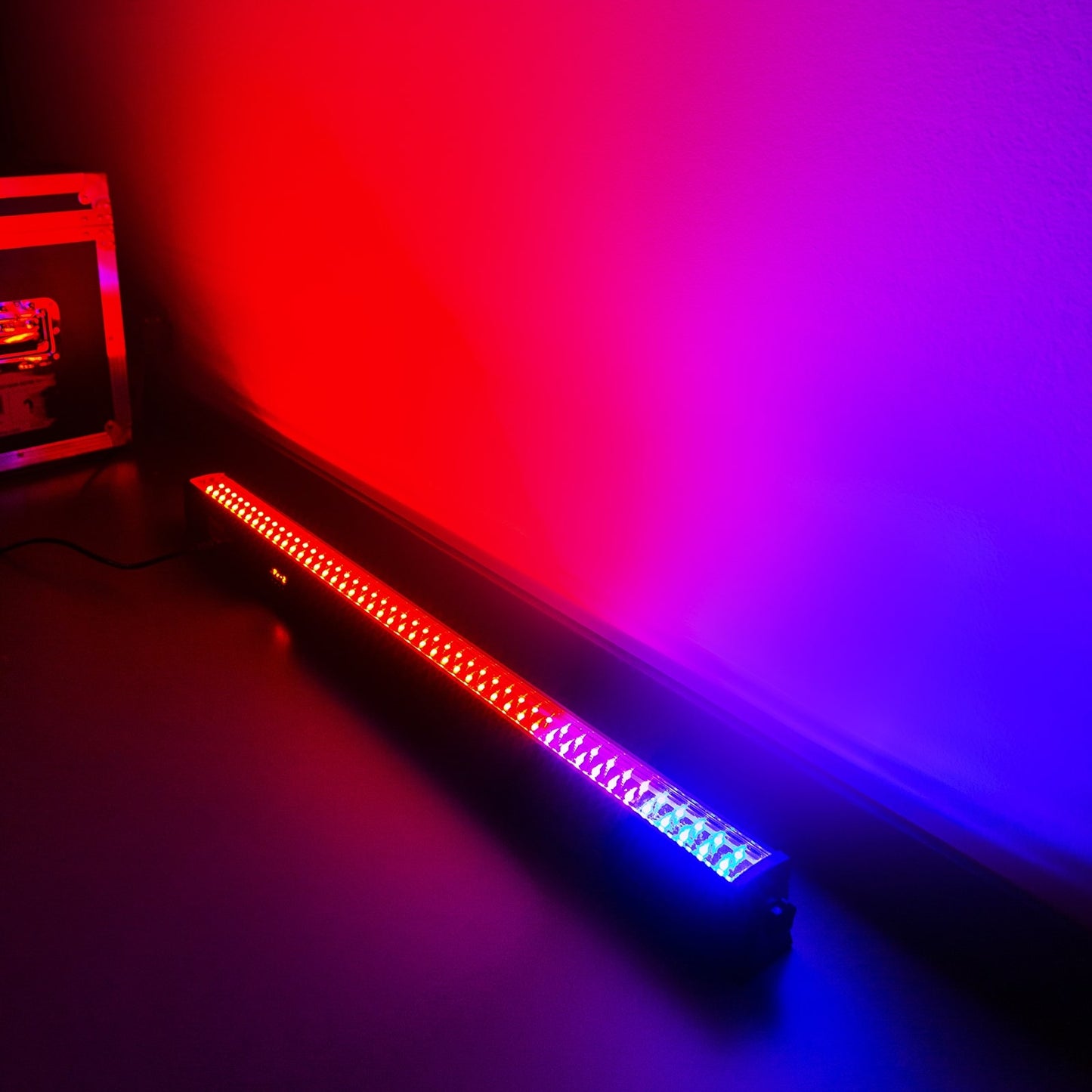 Effects view of the beamZ LCB144 MKII LED Colour Bar with 144x SMD RGB LEDs for professional lighting effects 1.