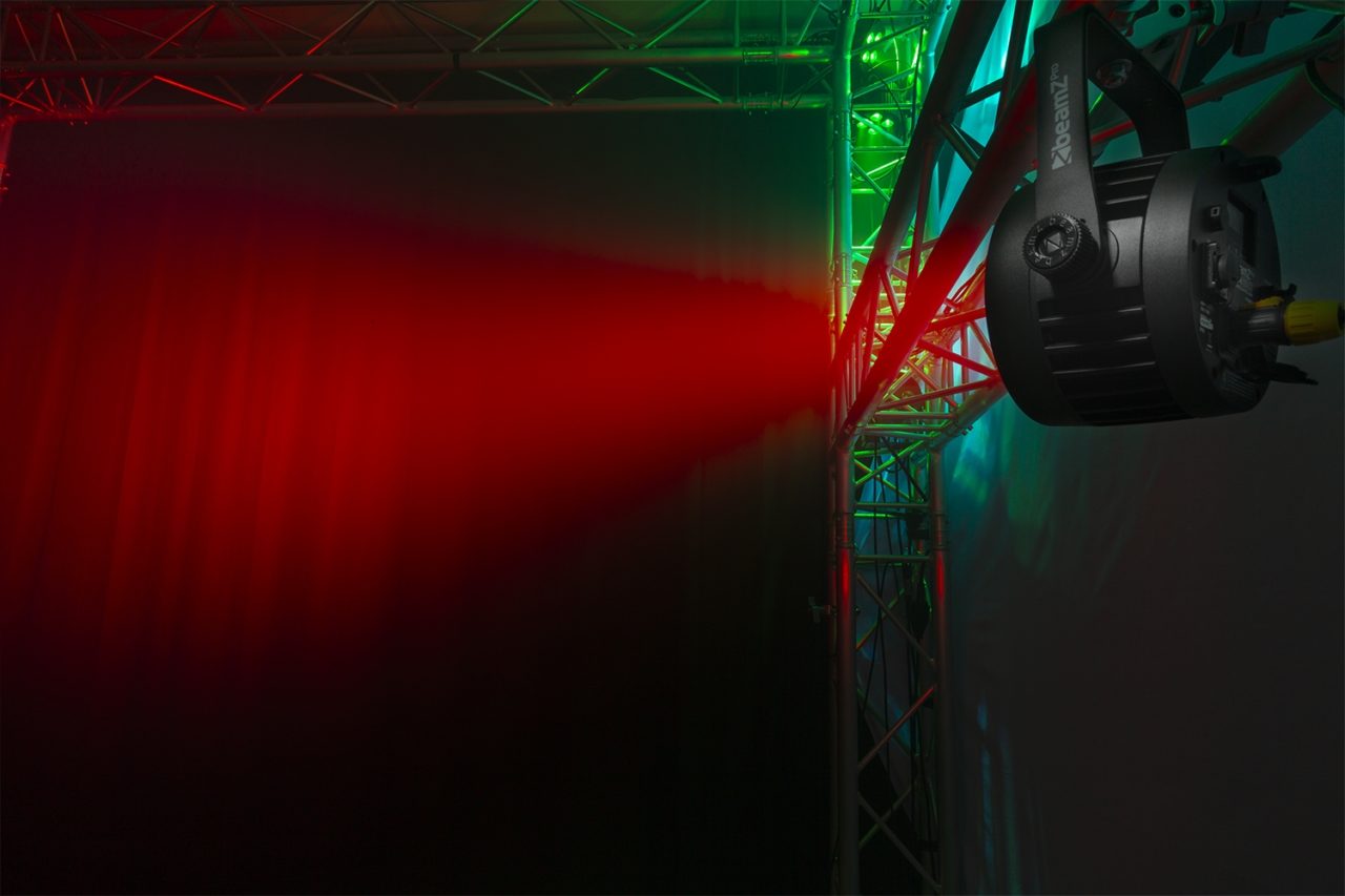 Effects view of the beamZ Pro BWA530 Aluminium IP65 LED PAR 7x 10W 4-in-1 for Outdoor Lighting 1.