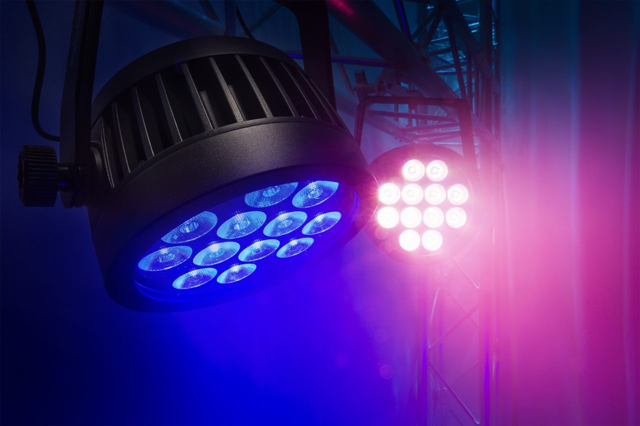 Effects view of the beamZ Pro BWA534 Aluminium IP65 LED PAR 12x 15W 6-in-1 for Outdoor Lighting 2.