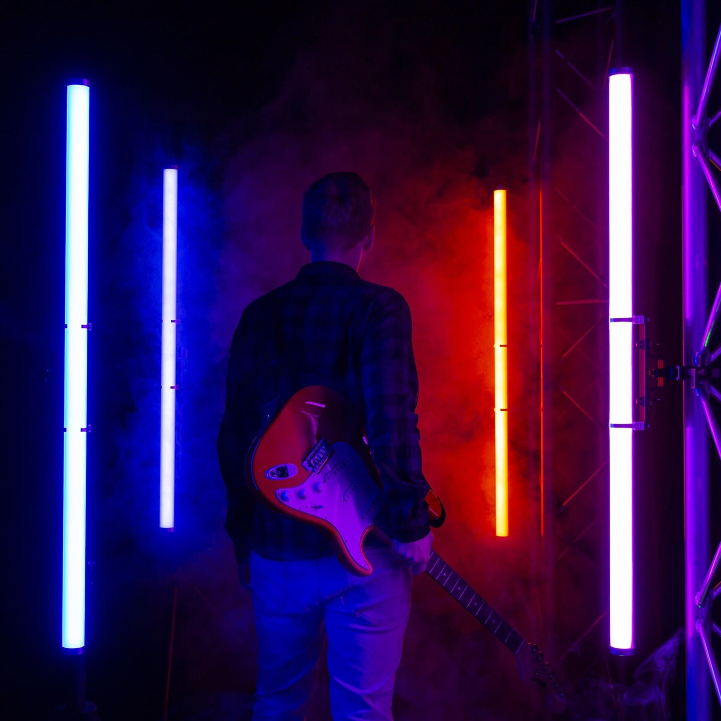 Effects view of the beamZ Pro Kratos LED Tube Set with 8 RGBW LED tubes, IP65 weatherproof, and wireless control 2.