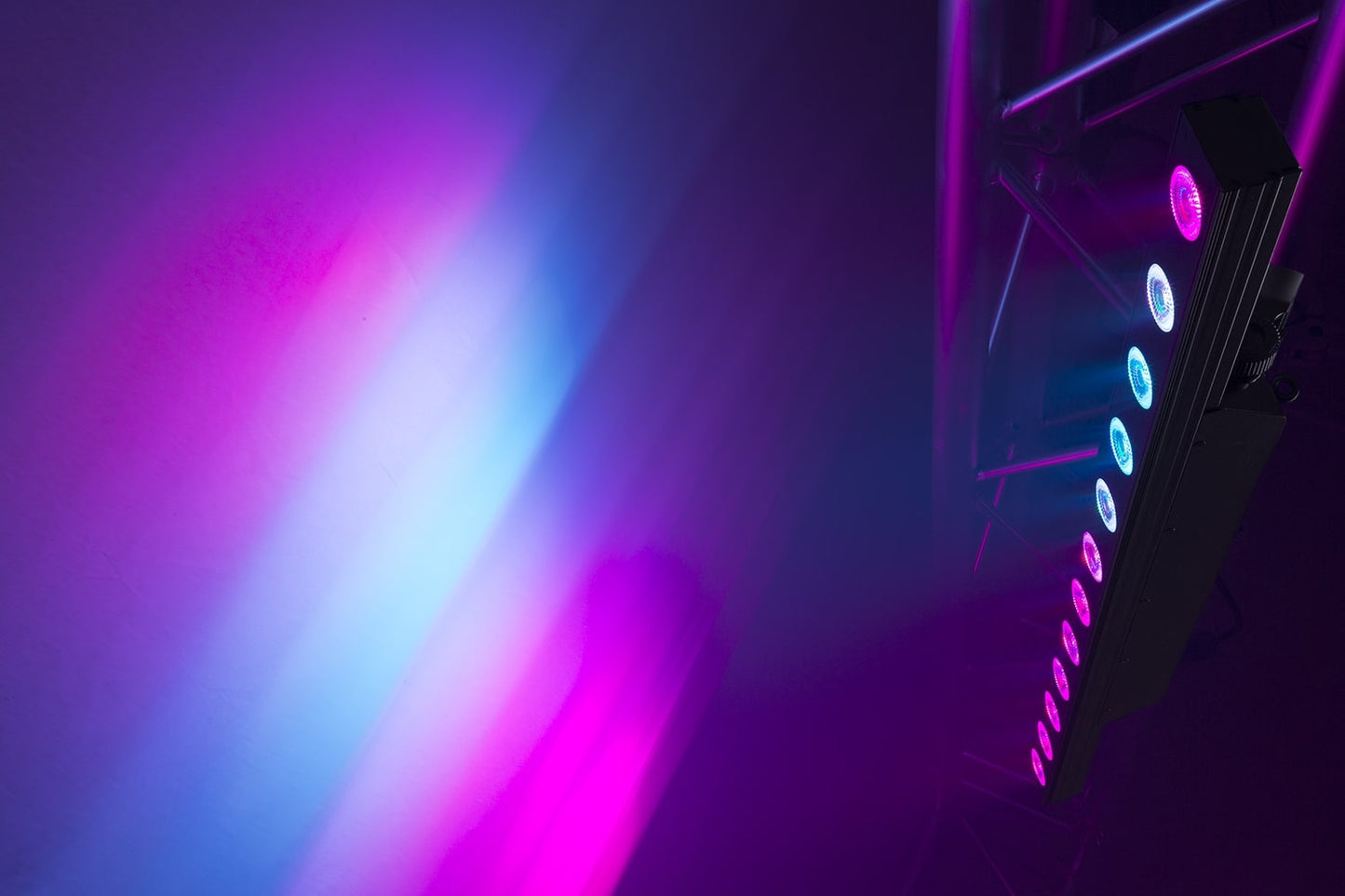 Effects view of the beamZ Pro LCB145 LED Bar Pixel Control with RGBW color mixing 2.