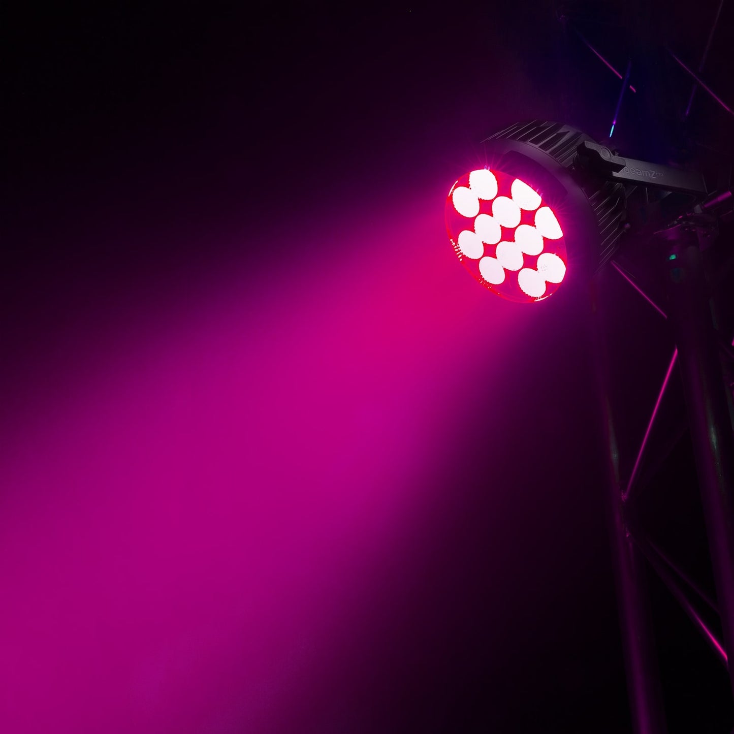 Effects view of the beamZ Pro WBP1212IP Aluminium IP65 Battery LED PAR with 6-in-1 LEDs 2.