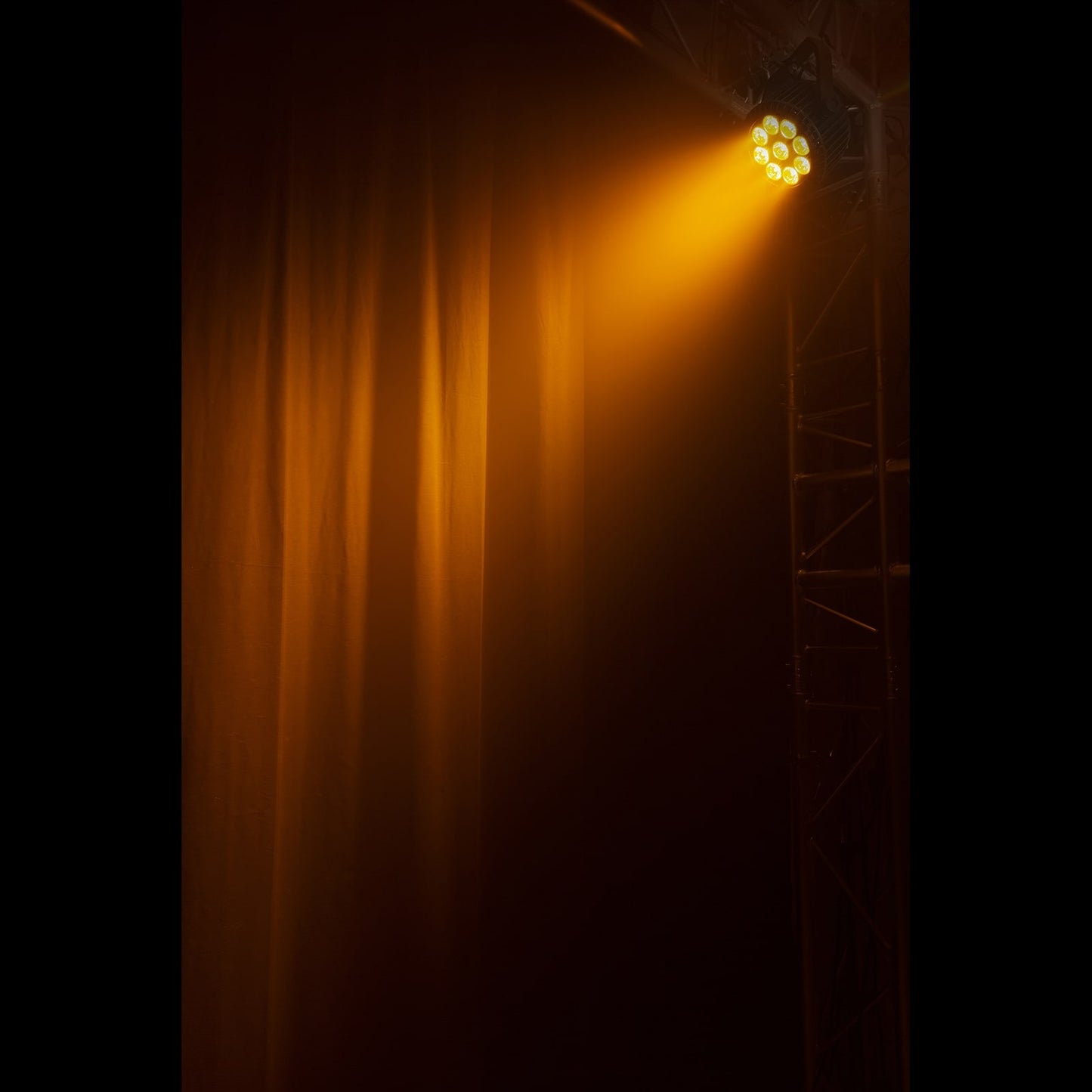 Effects view of the beamZ Pro WBP912IP Aluminium IP65 Battery LED Par with 6-in-1 LEDs 5.