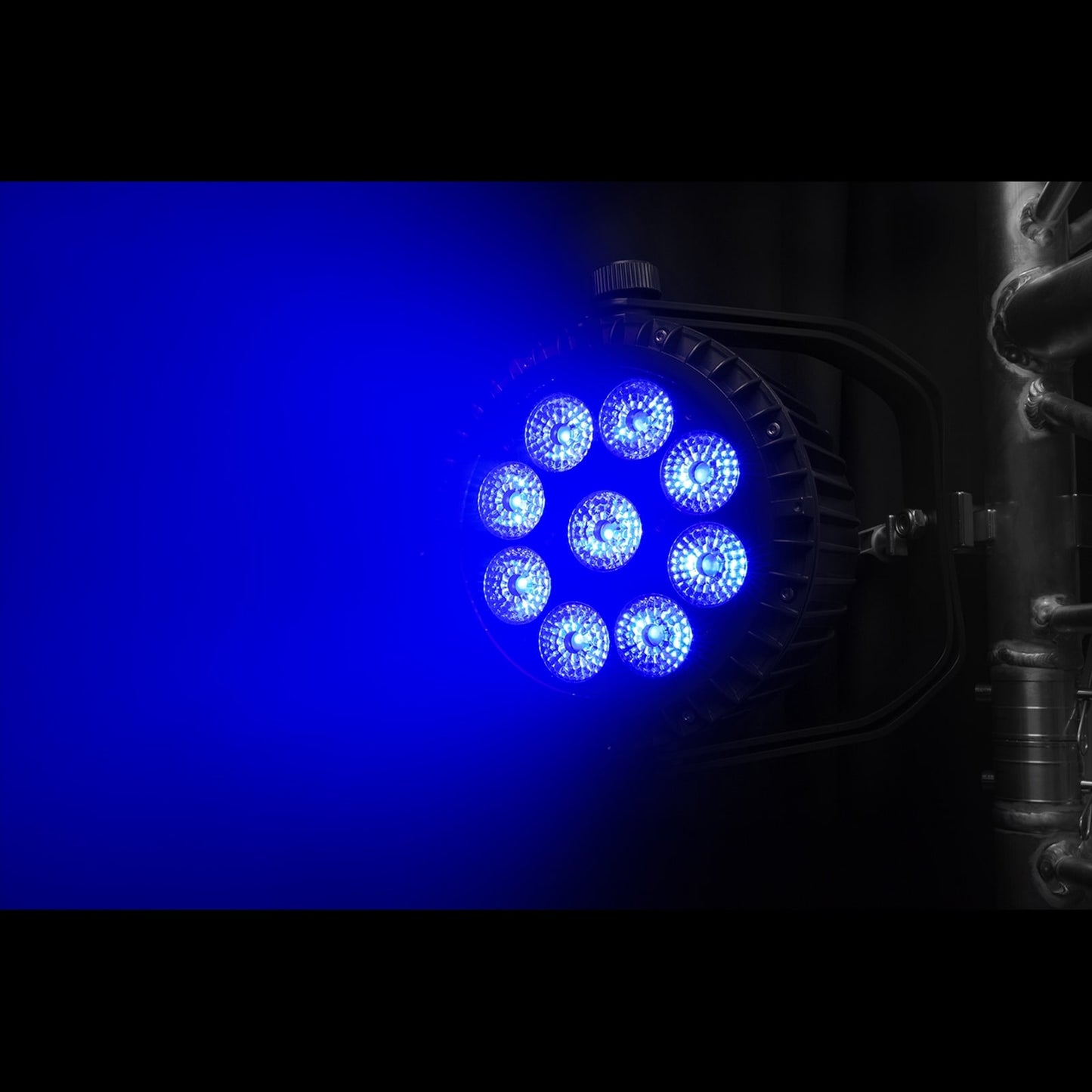 Effects view of the beamZ Pro WBP912IP Aluminium IP65 Battery LED Par with 6-in-1 LEDs 1.