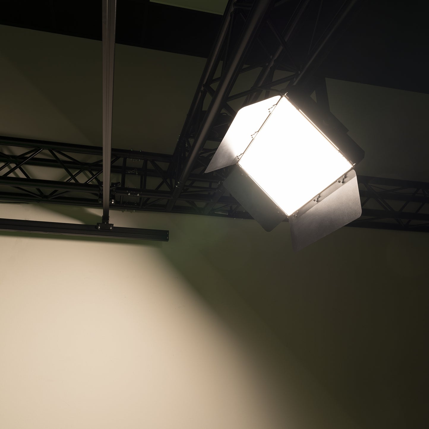 Beamz SFP200 LED Softpanel Light IP20 612x 0.5W CW/WW