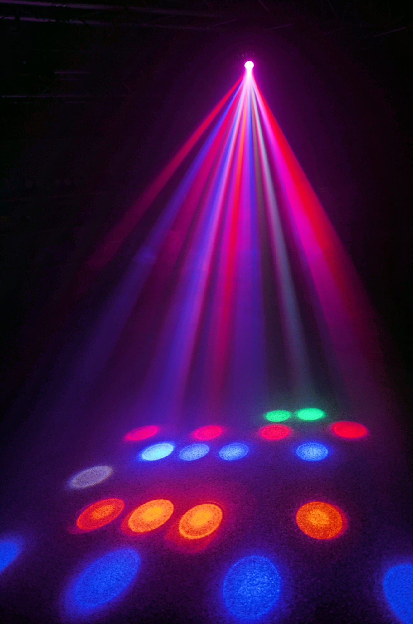 Beamz CUBE4 2x10W Quad LED + 64 RGB LEDs with DMX and IR Remote - Image of the lighting effect