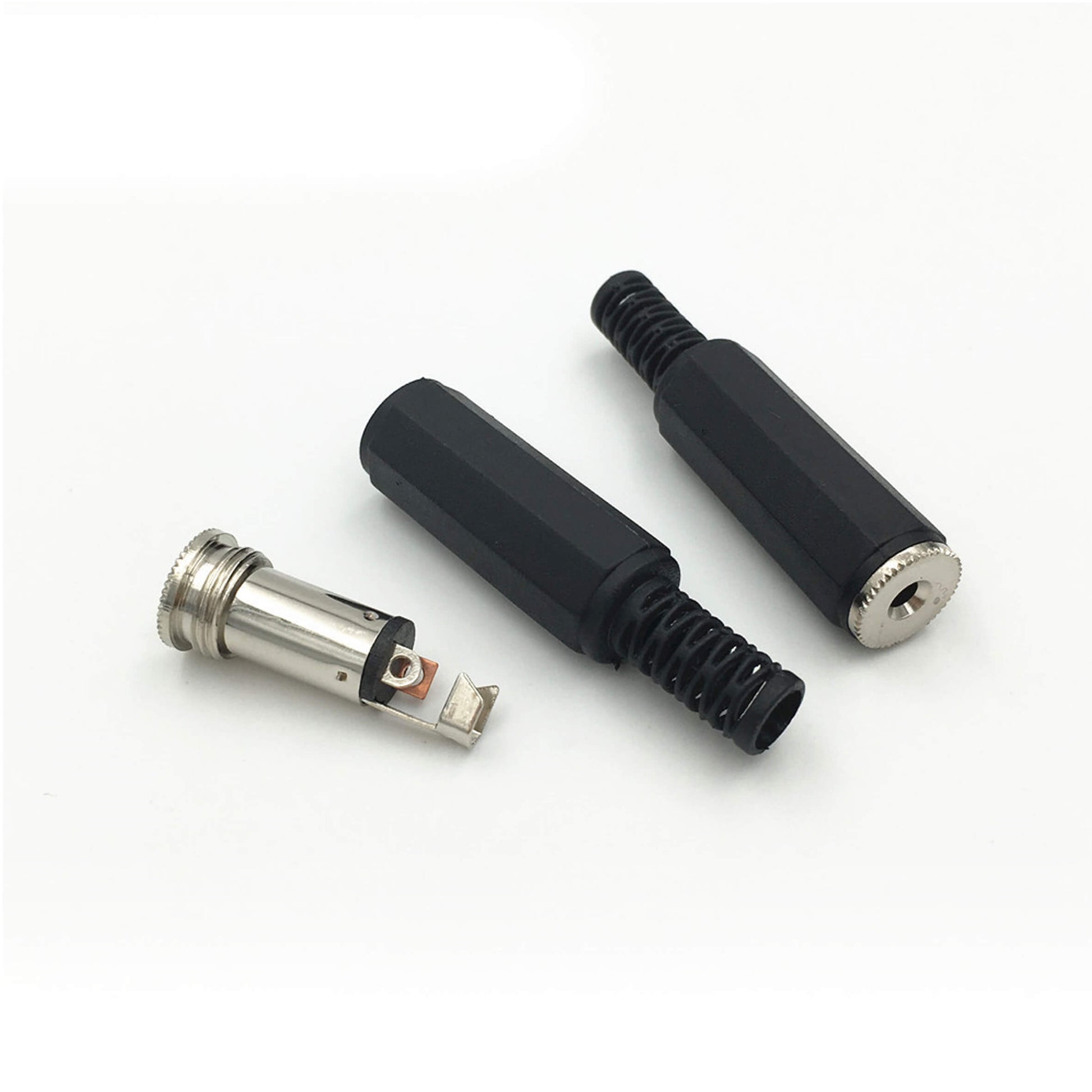 TVA 2.5MM Jack Inline Stereo Socket made of durable plastic with a cable protector