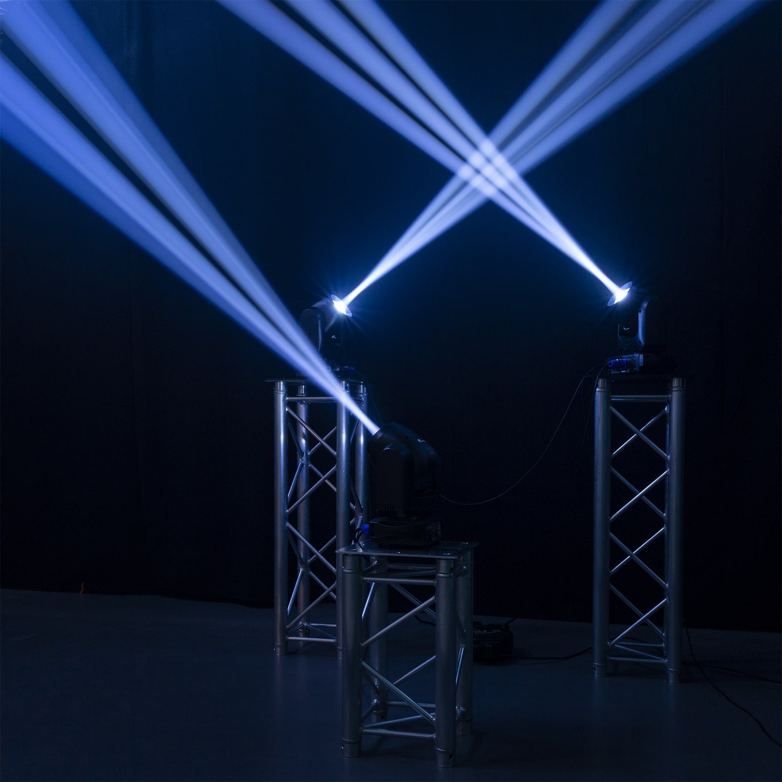 Effects view of the Cobra 100H LED Beam Moving Head - 7 gobos, 7 colors, high-intensity LED, rotatable 6-facet prism 4.